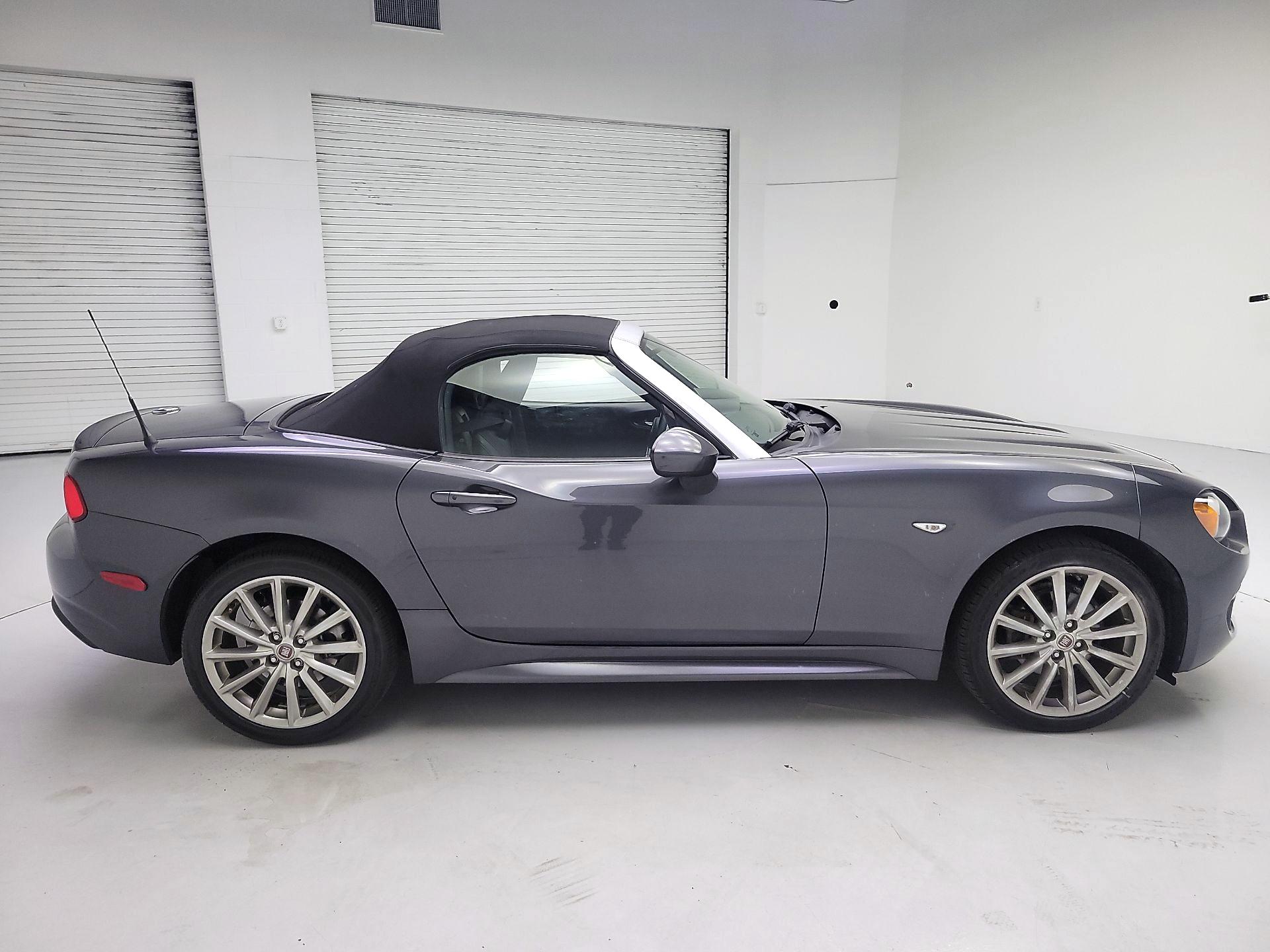 Thumbnail: 2017 Fiat 124 Spider - 4
