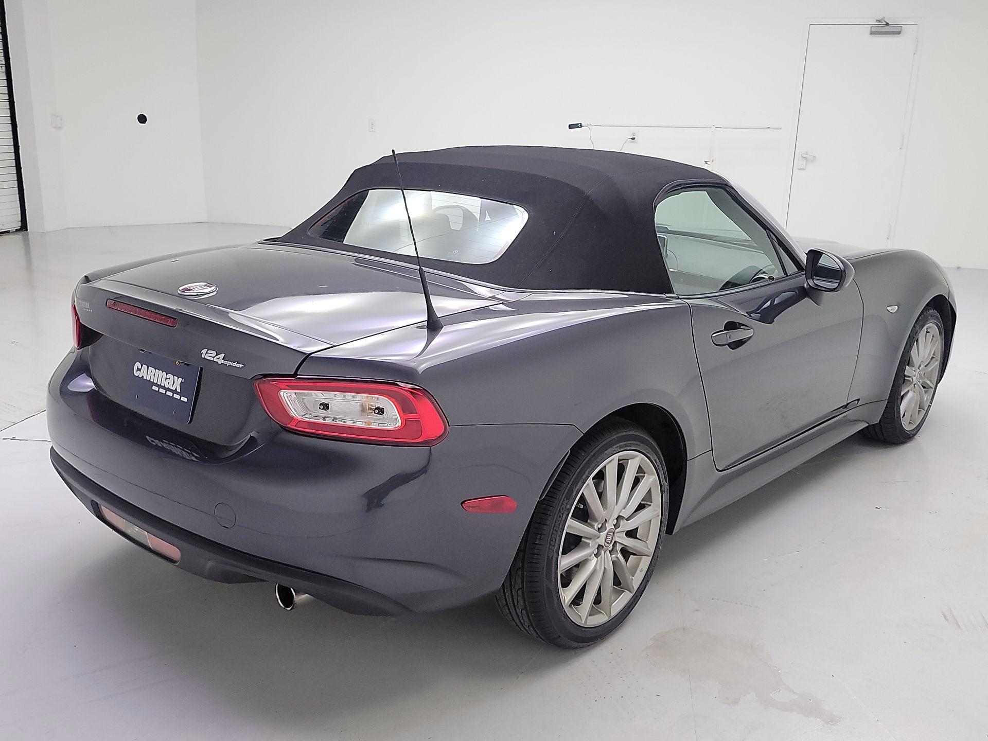 Thumbnail: 2017 Fiat 124 Spider - 5