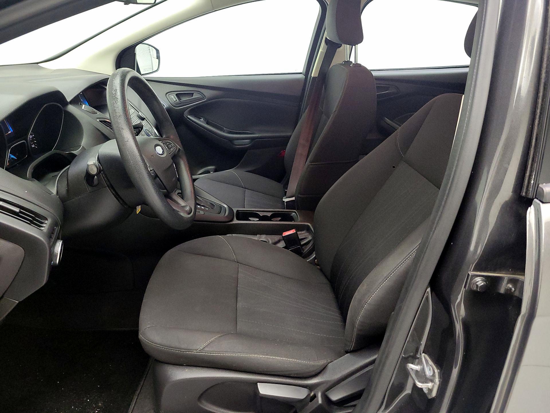 Thumbnail: 2016 Ford Focus - 9