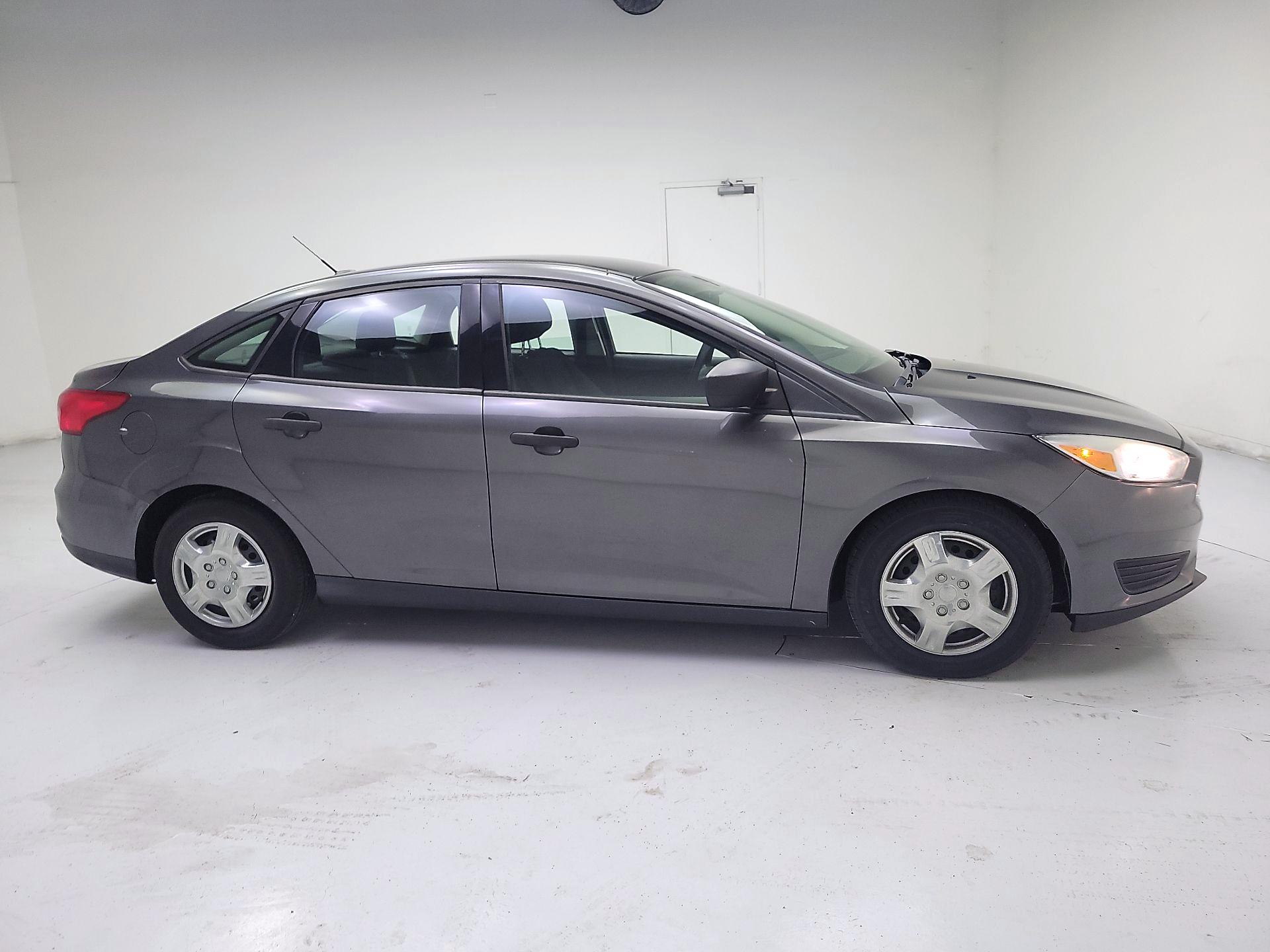 Thumbnail: 2016 Ford Focus - 4