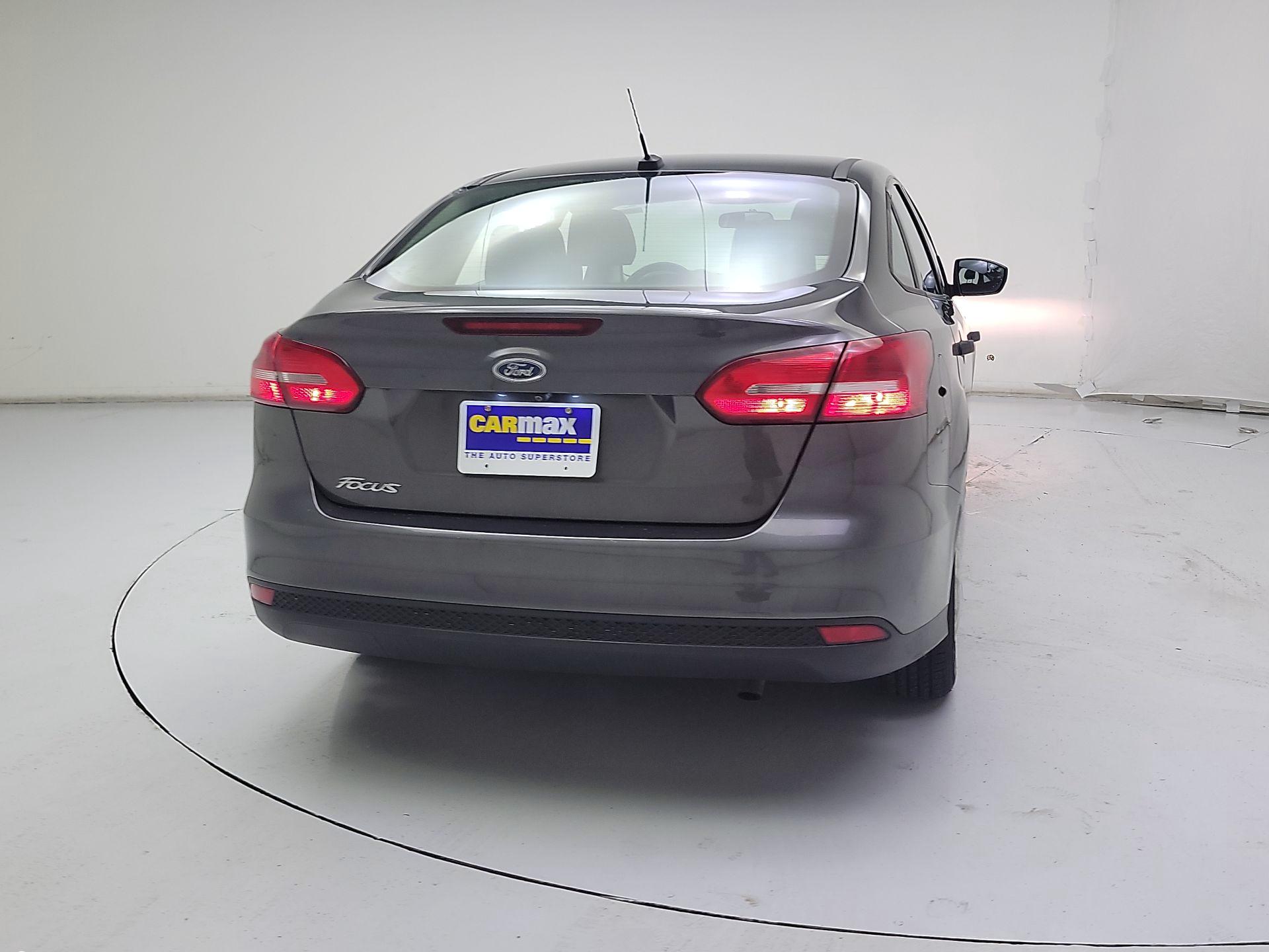 Thumbnail: 2016 Ford Focus - 6