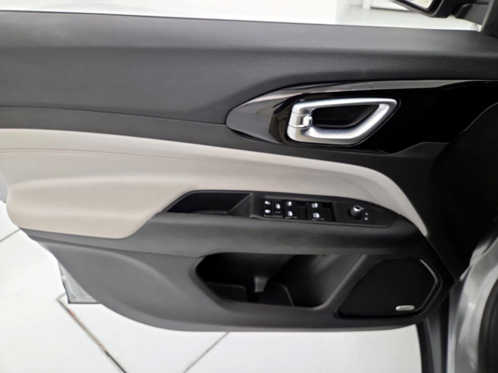 Thumbnail: 2022 Jeep Compass - 12