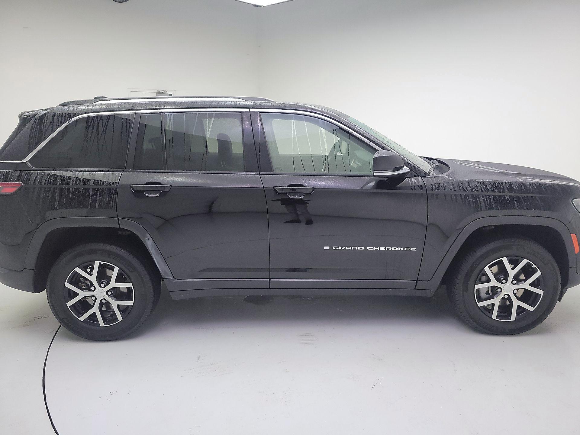 Thumbnail: 2023 Jeep Grand Cherokee - 4