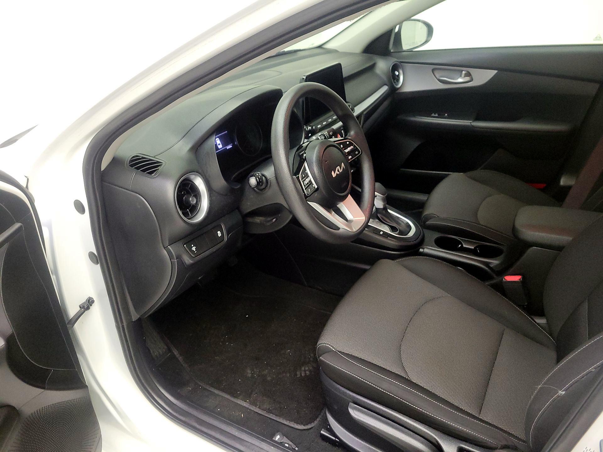 Thumbnail: 2024 Kia Forte - 9