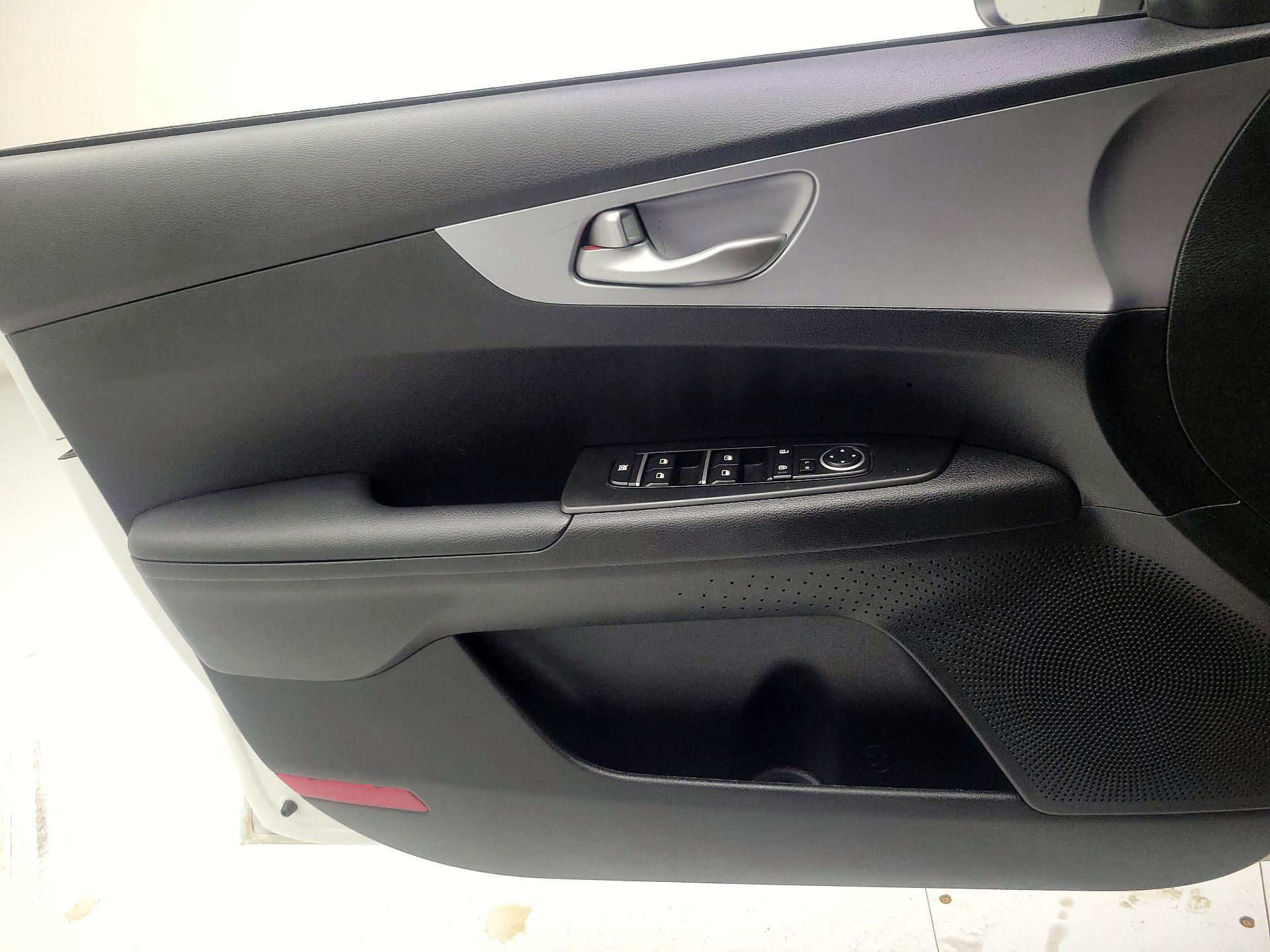 Thumbnail: 2024 Kia Forte - 10