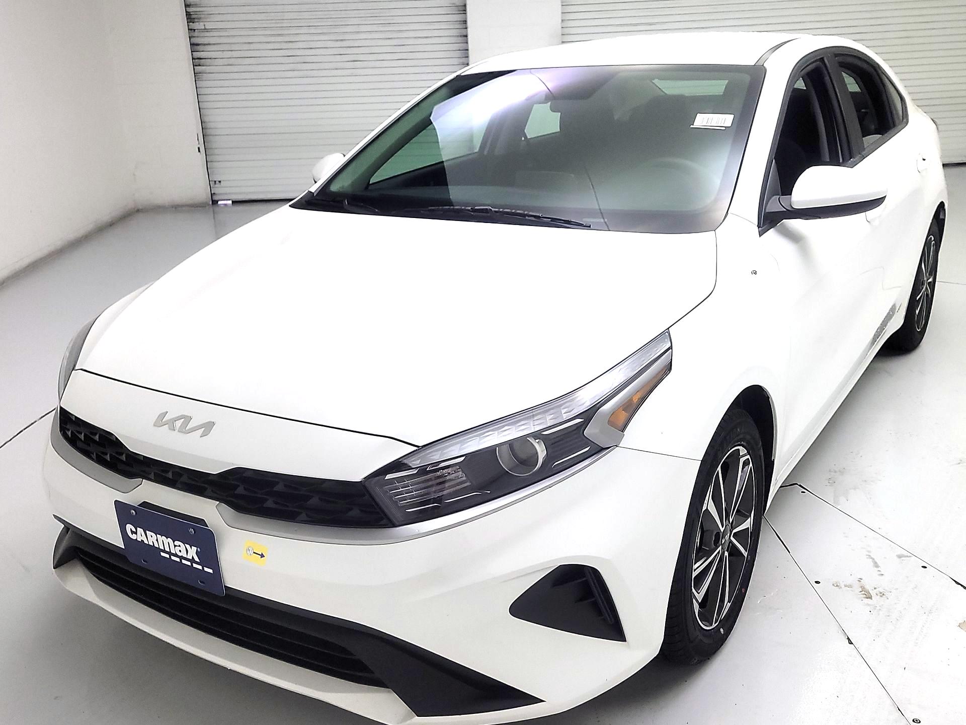 Thumbnail: 2024 Kia Forte - 3