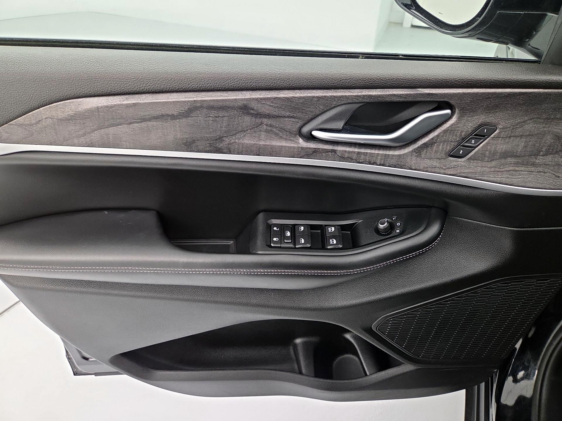 Thumbnail: 2023 Jeep Grand Cherokee - 12