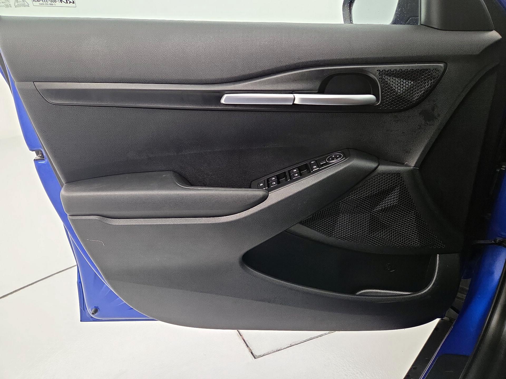 Thumbnail: 2023 Kia Seltos - 12