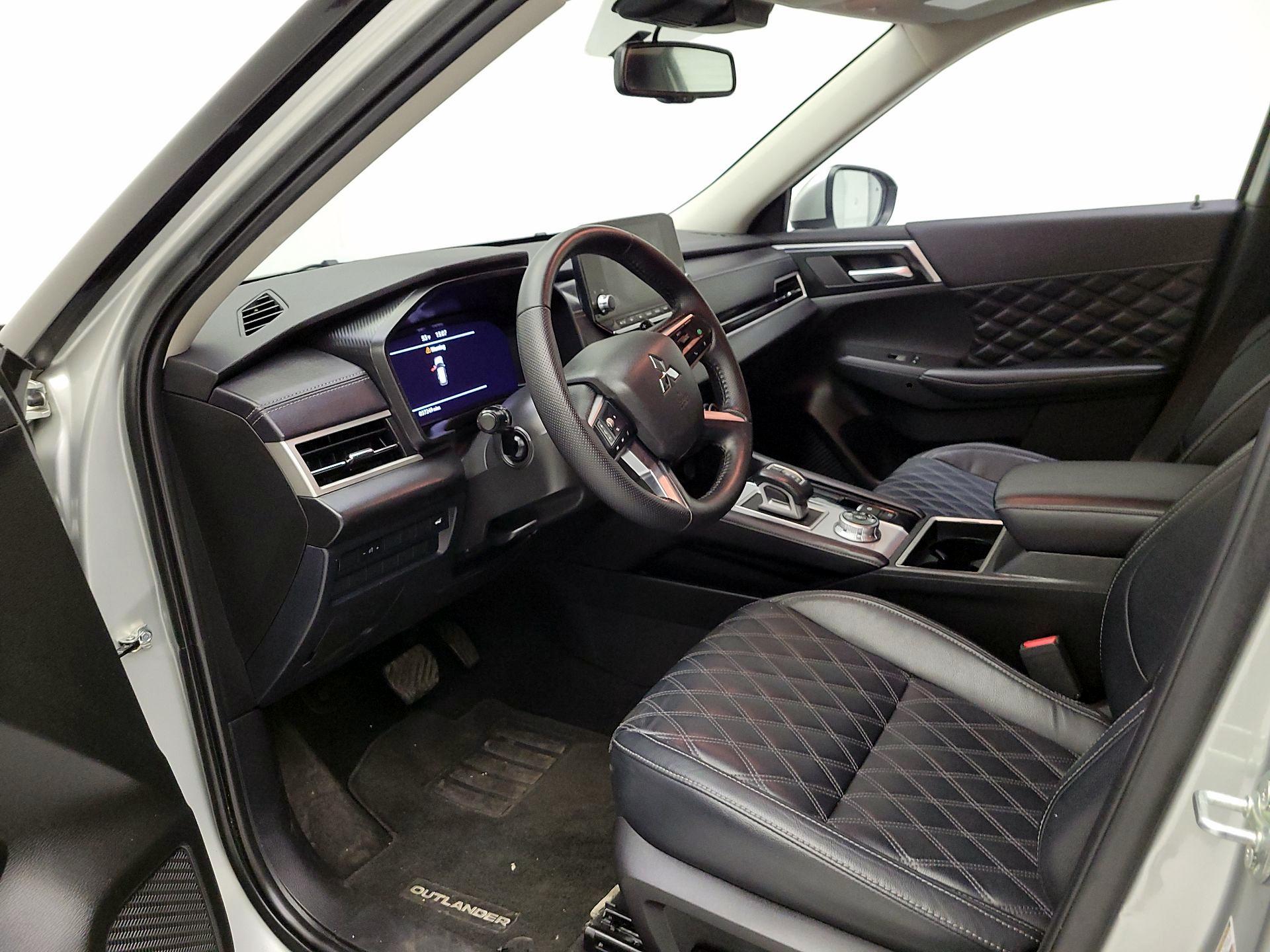 Thumbnail: 2024 Mitsubishi Outlander - 9