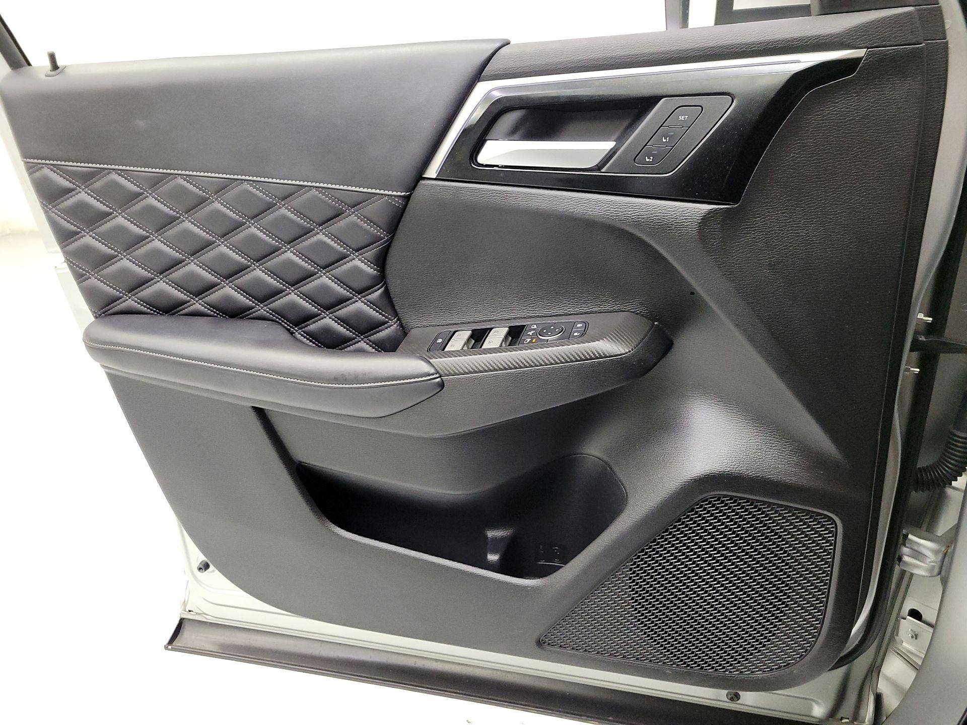 Thumbnail: 2024 Mitsubishi Outlander - 10