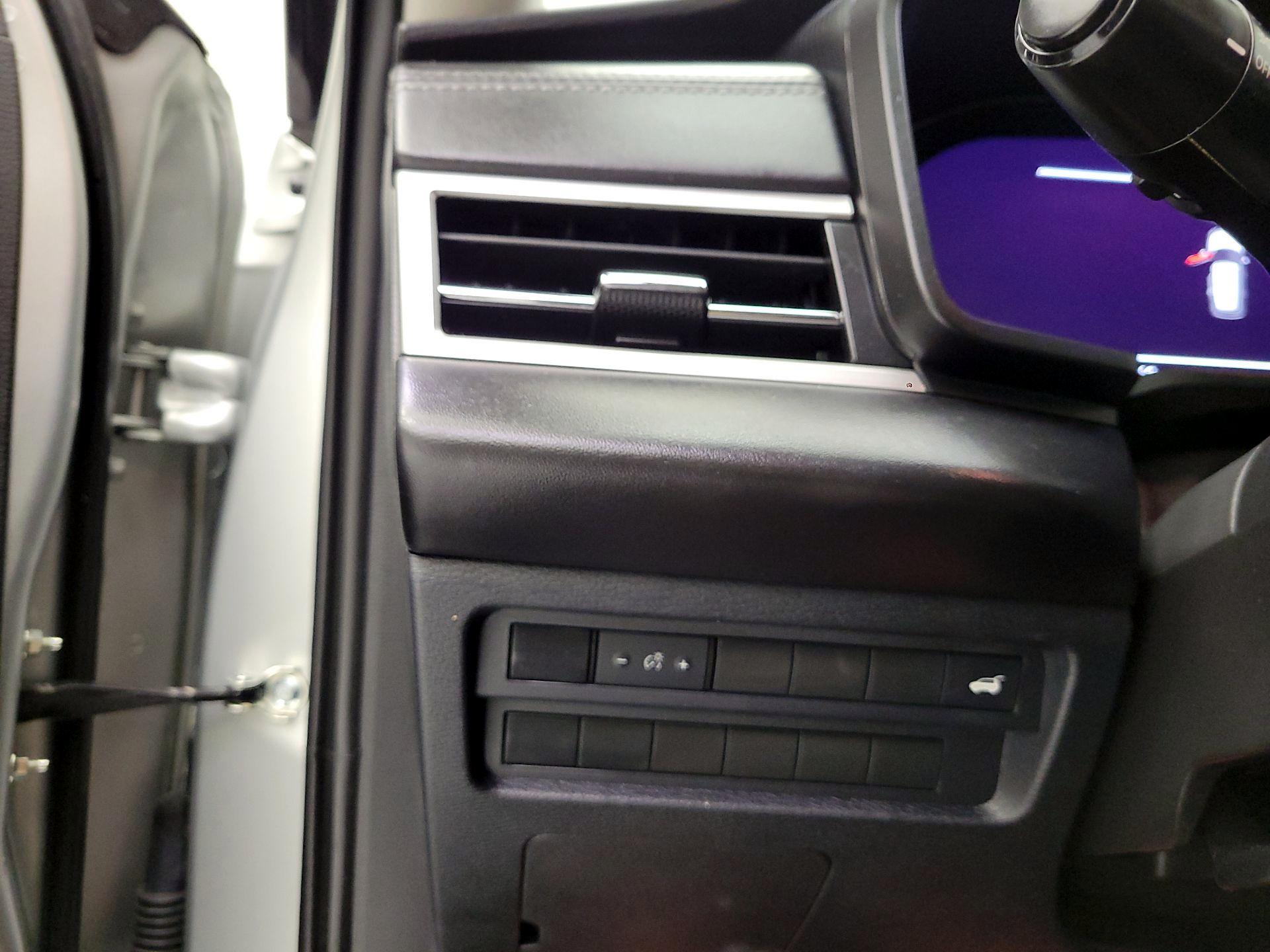 Thumbnail: 2024 Mitsubishi Outlander - 11