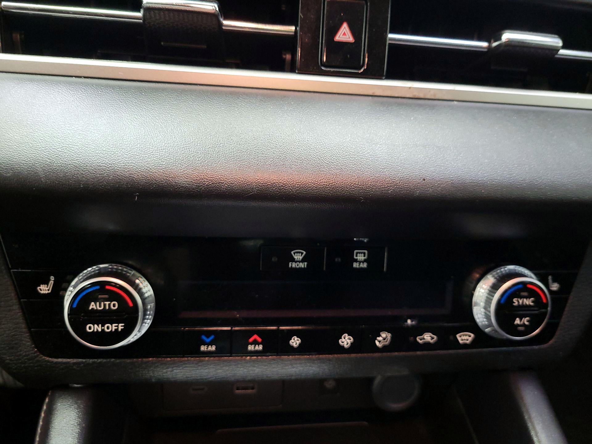 Thumbnail: 2024 Mitsubishi Outlander - 14