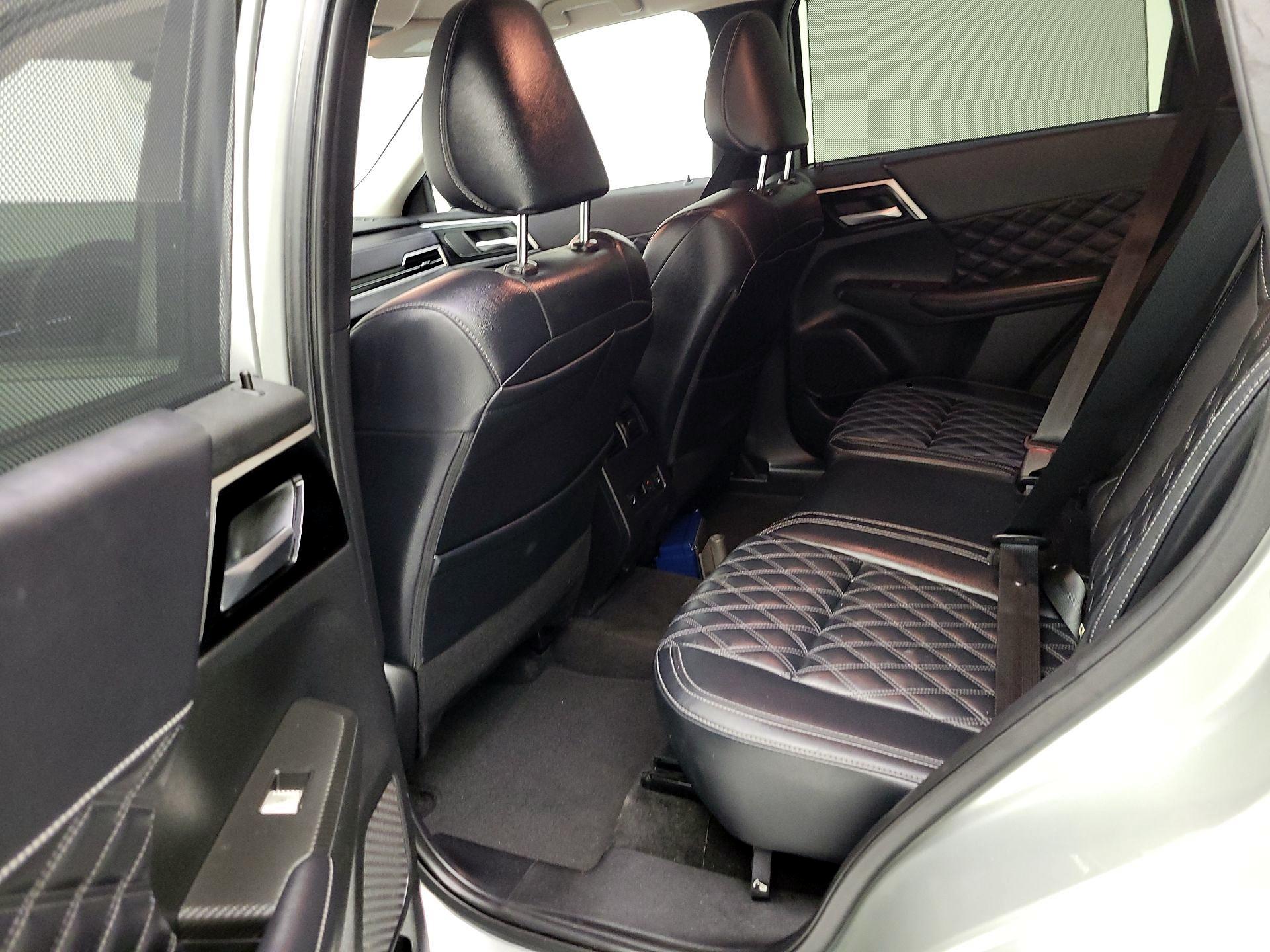 Thumbnail: 2024 Mitsubishi Outlander - 17