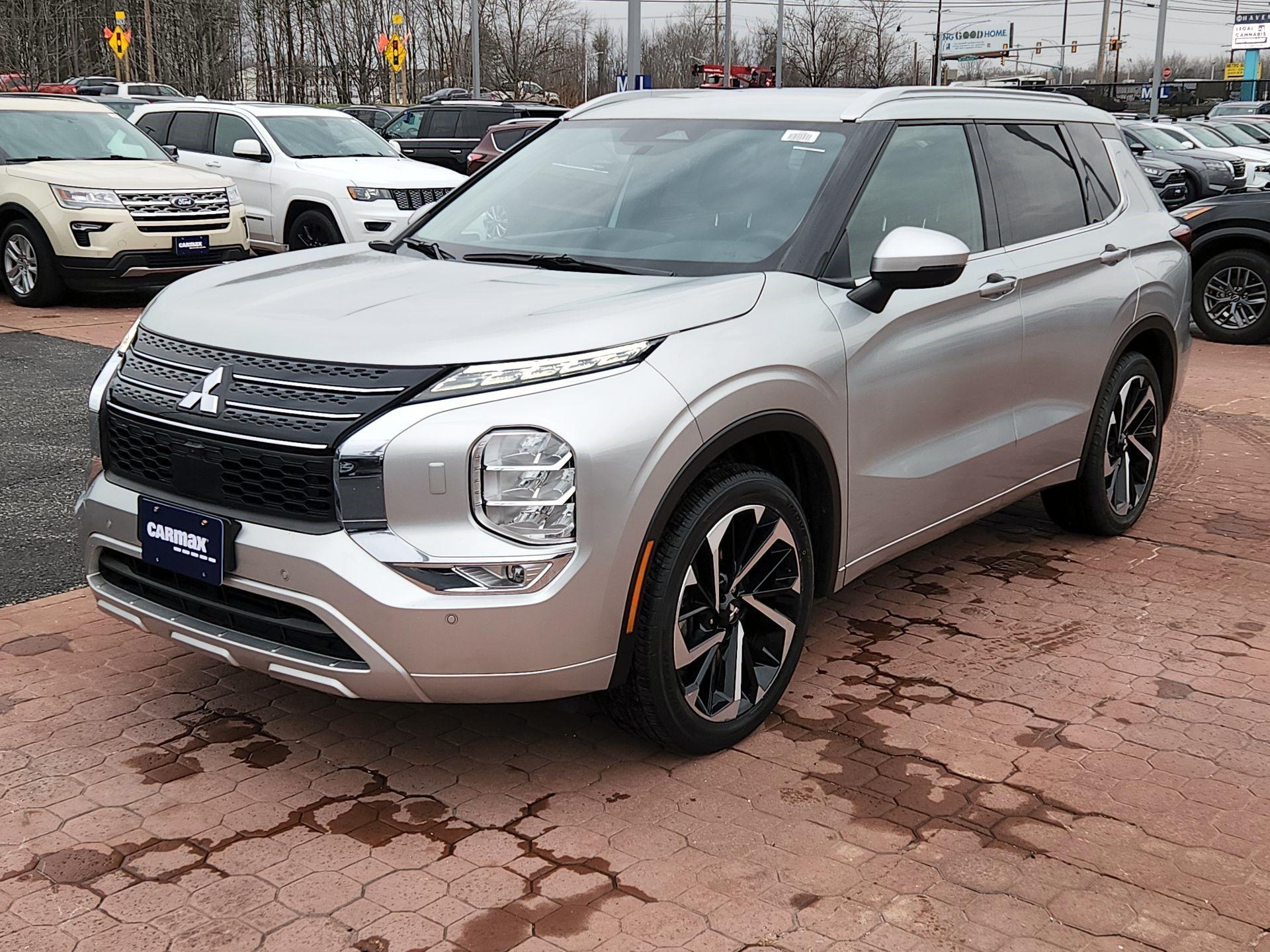 Thumbnail: 2024 Mitsubishi Outlander - 3