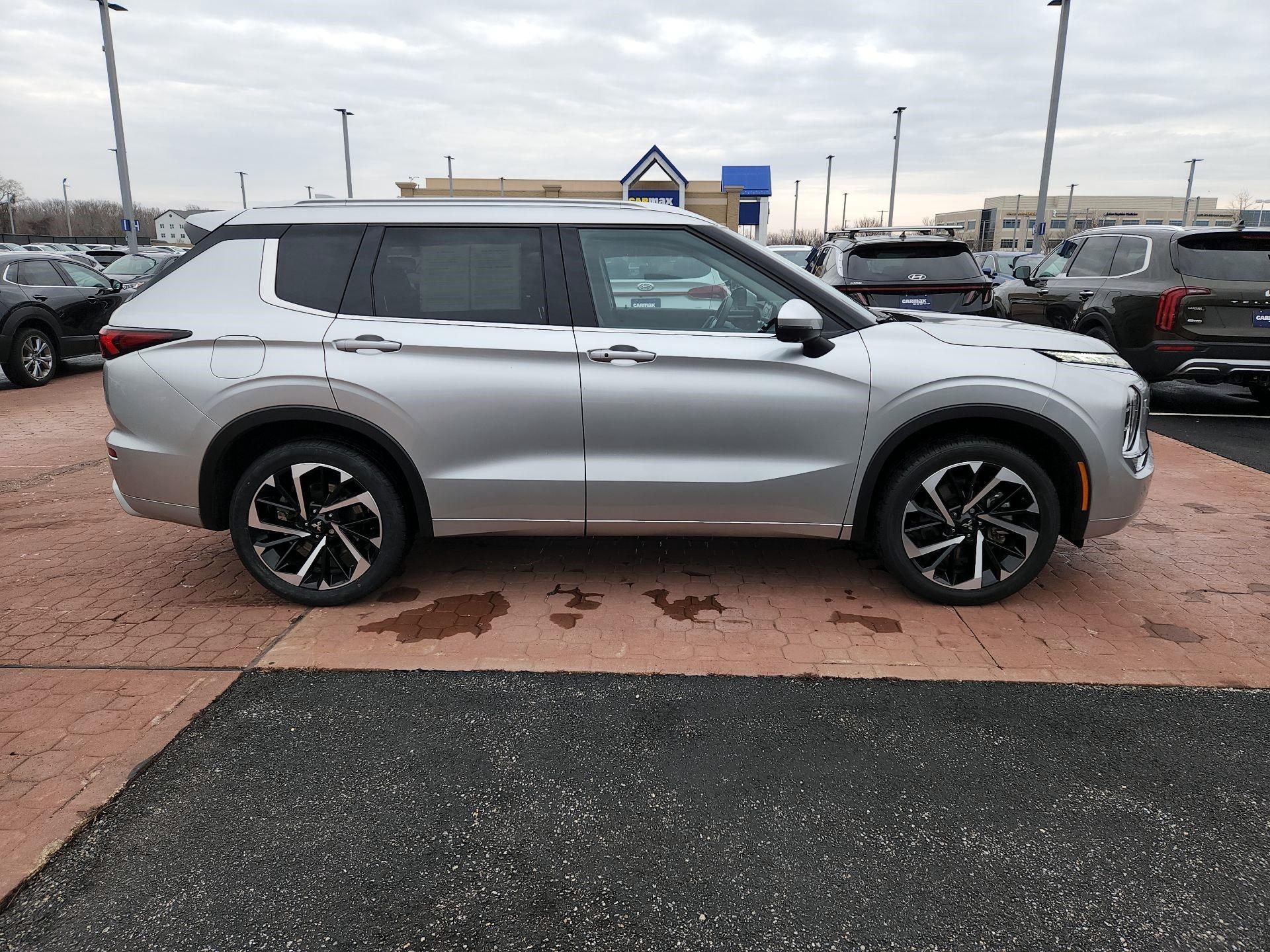 Thumbnail: 2024 Mitsubishi Outlander - 4