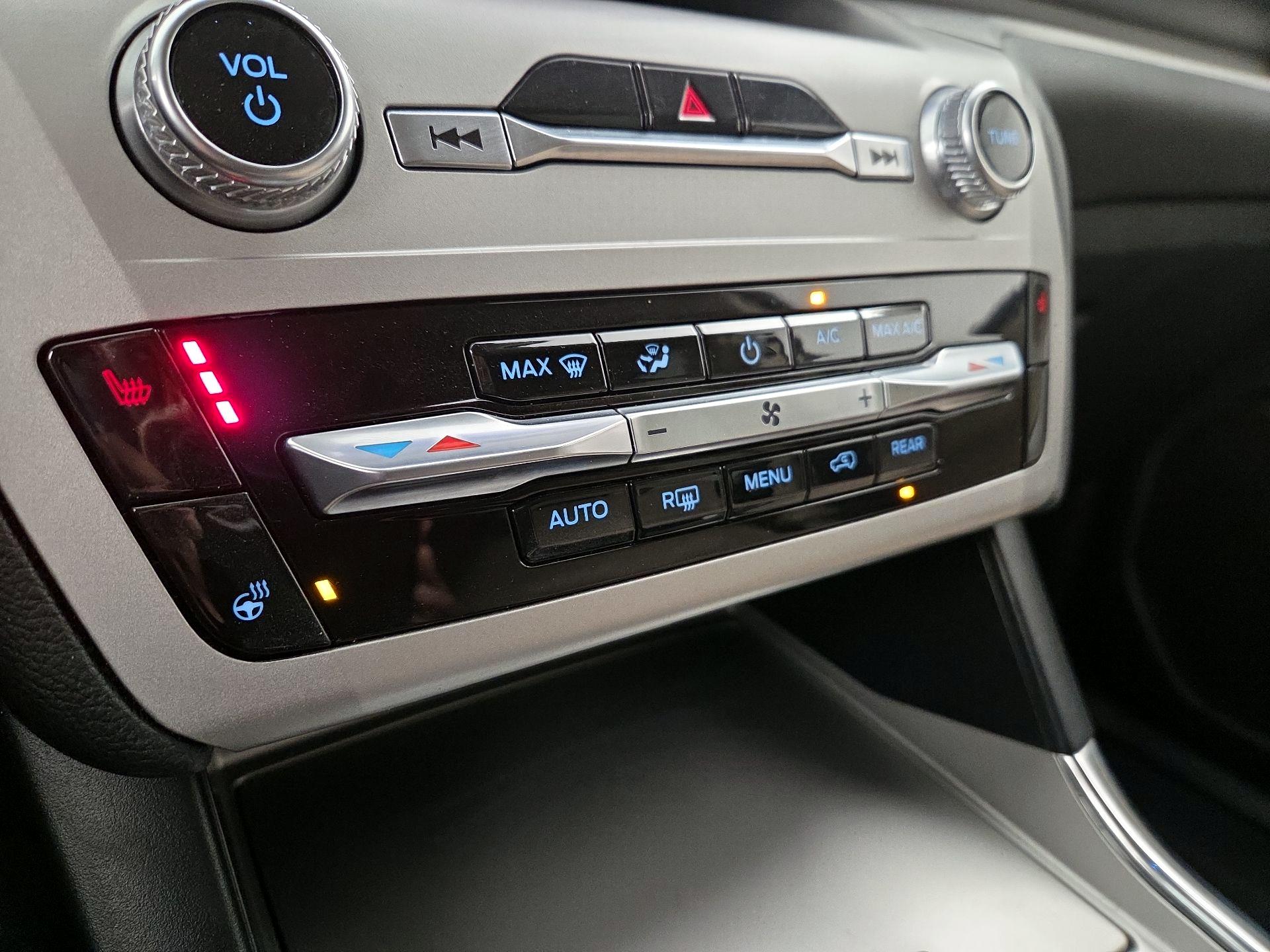 Thumbnail: 2022 Ford Explorer - 16