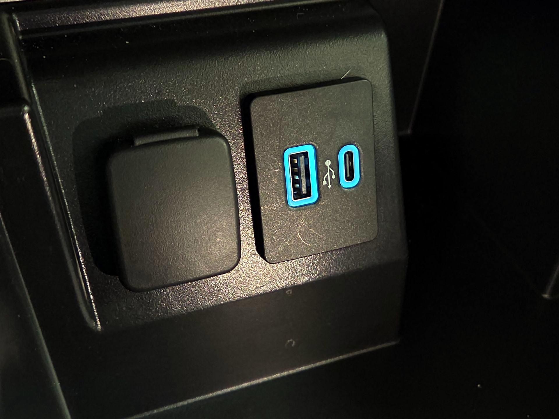 Thumbnail: 2022 Ford Explorer - 18