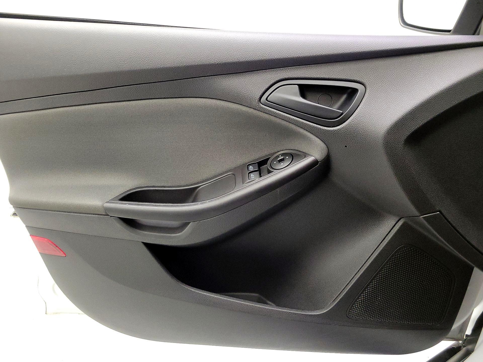 Thumbnail: 2014 Ford Focus - 10