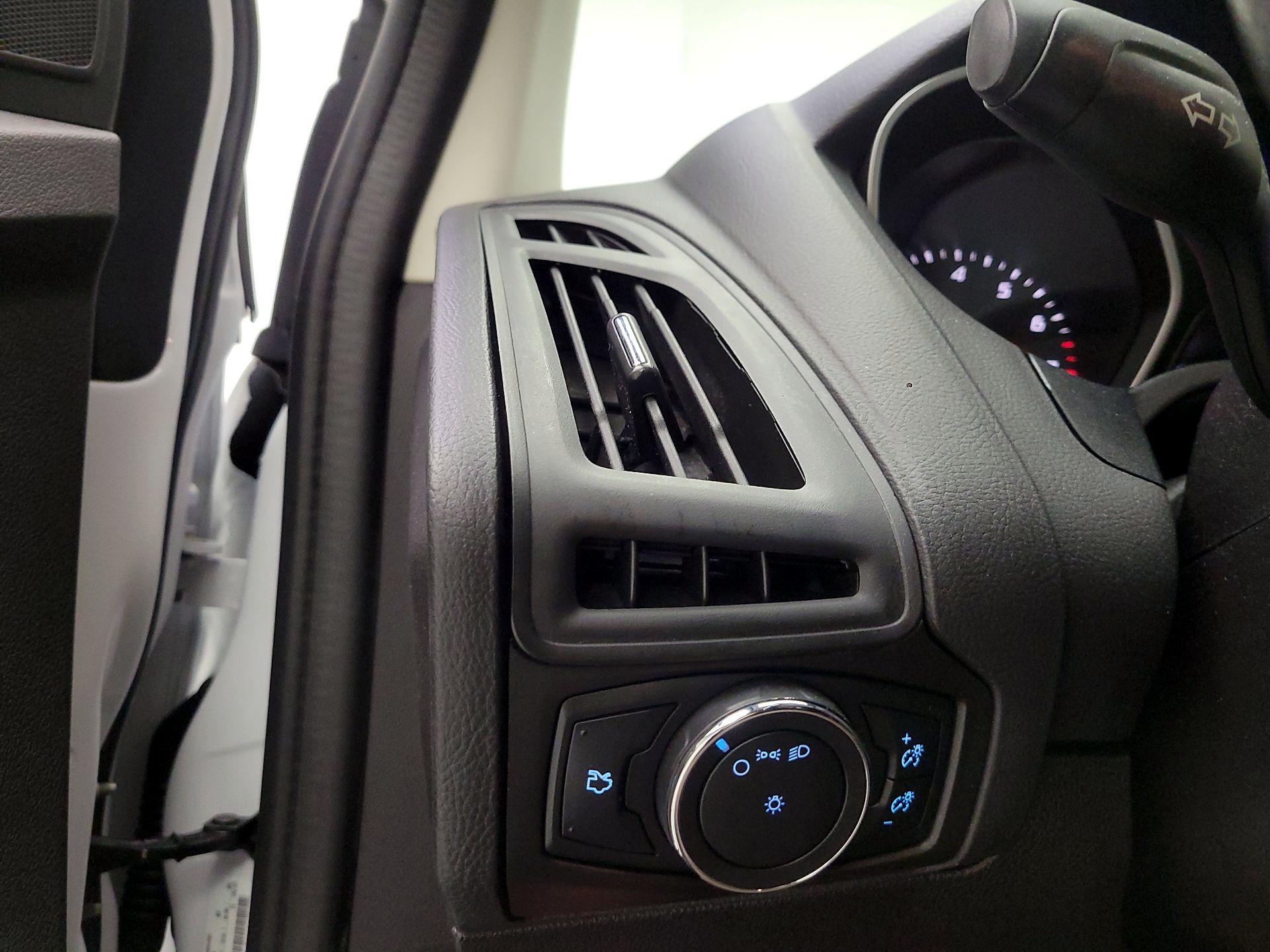 Thumbnail: 2014 Ford Focus - 11