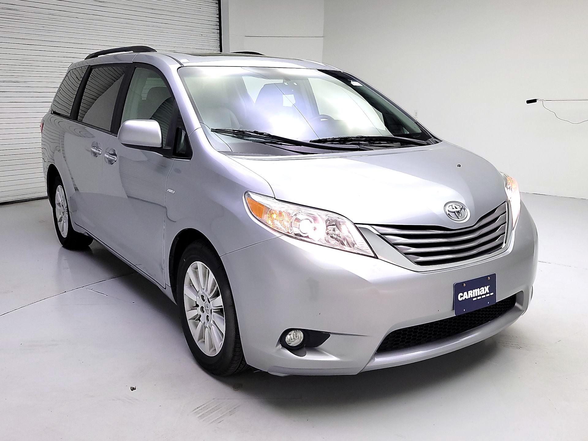 Thumbnail: 2016 Toyota Sienna - 1