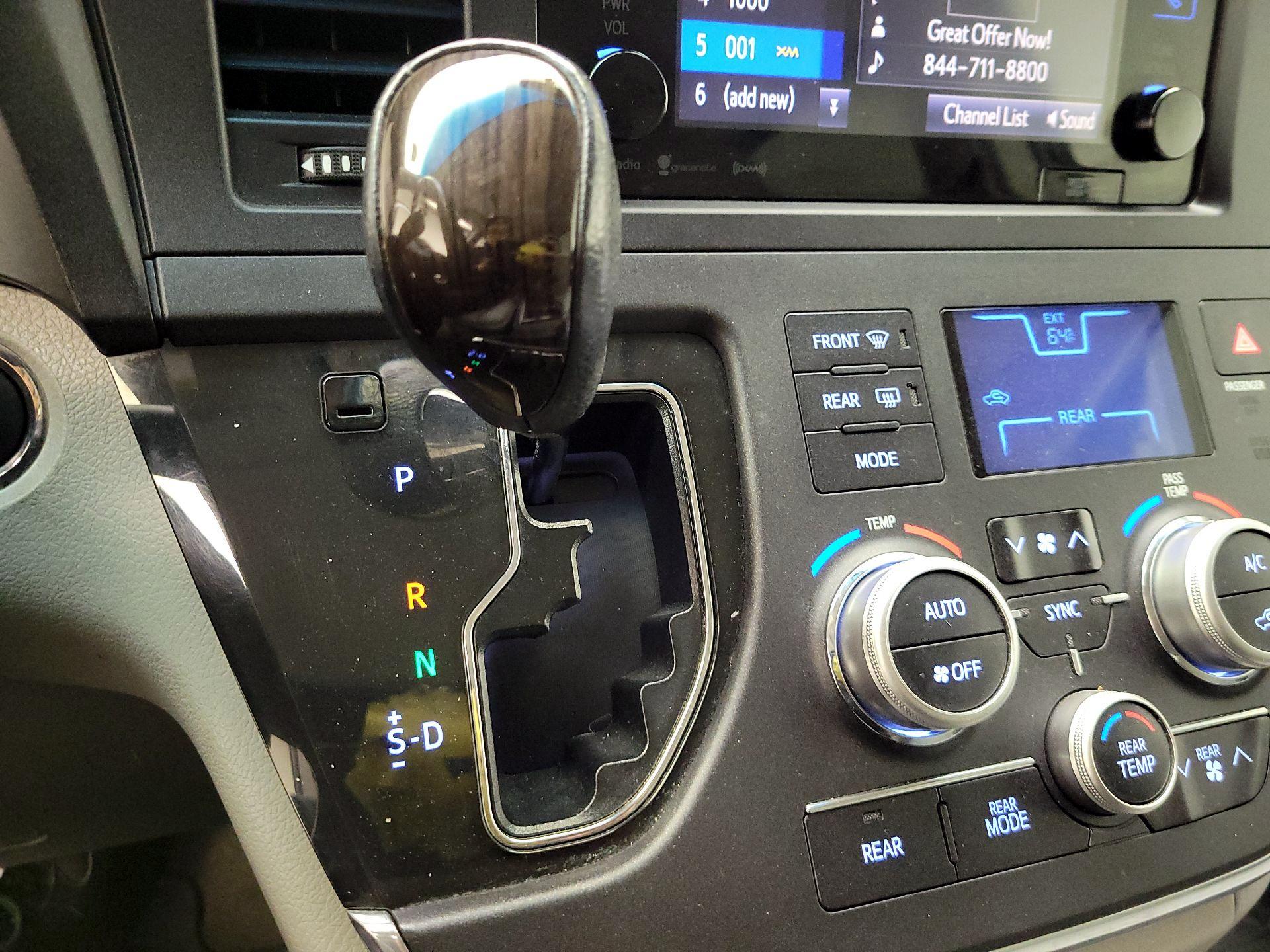 Thumbnail: 2016 Toyota Sienna - 16