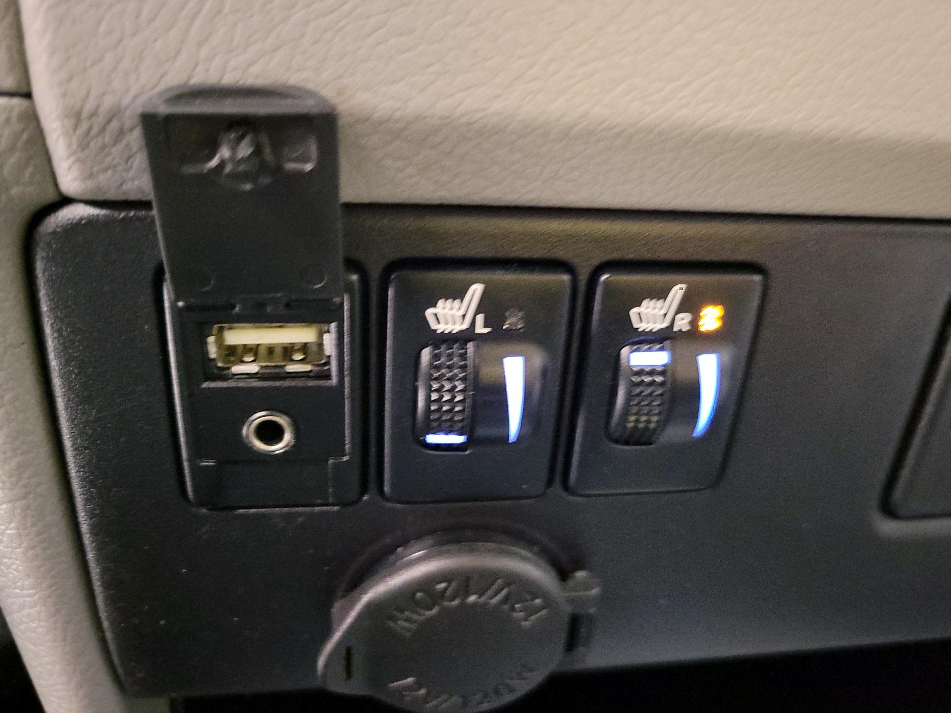 Thumbnail: 2016 Toyota Sienna - 17