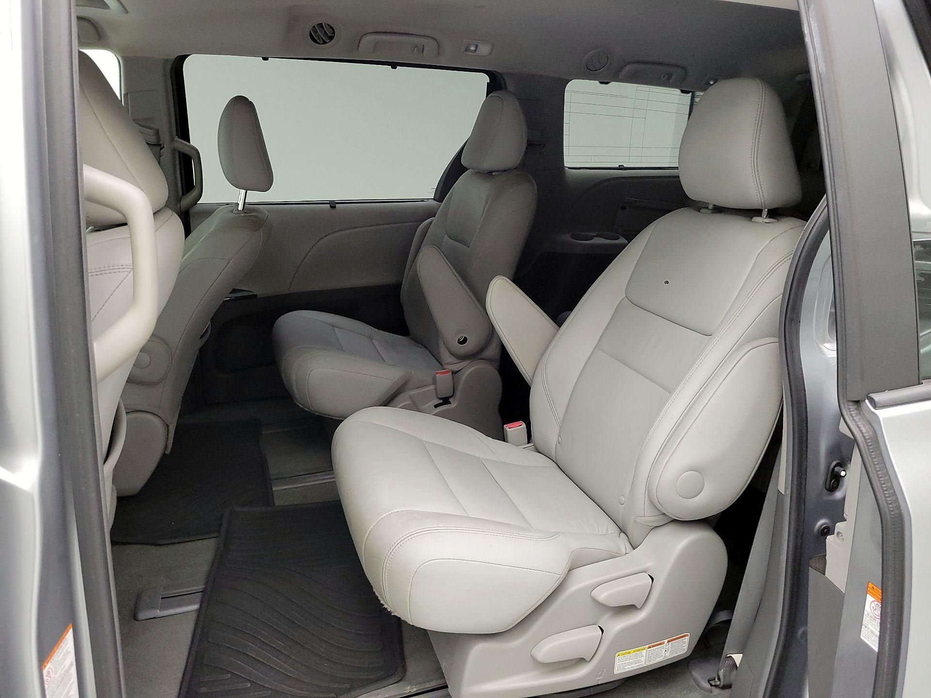 Thumbnail: 2016 Toyota Sienna - 19