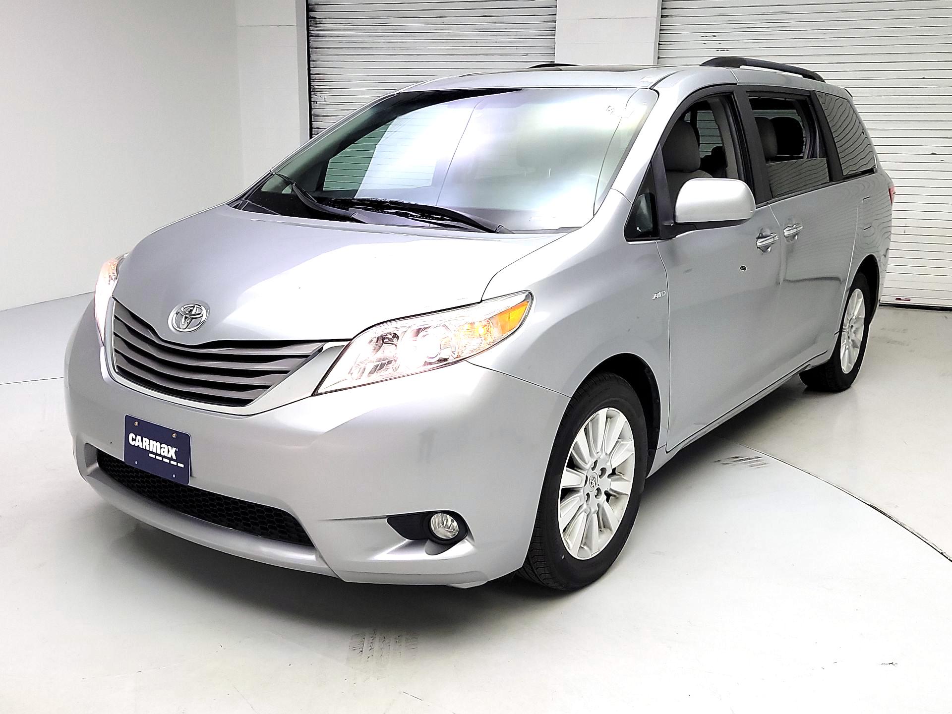 Thumbnail: 2016 Toyota Sienna - 3