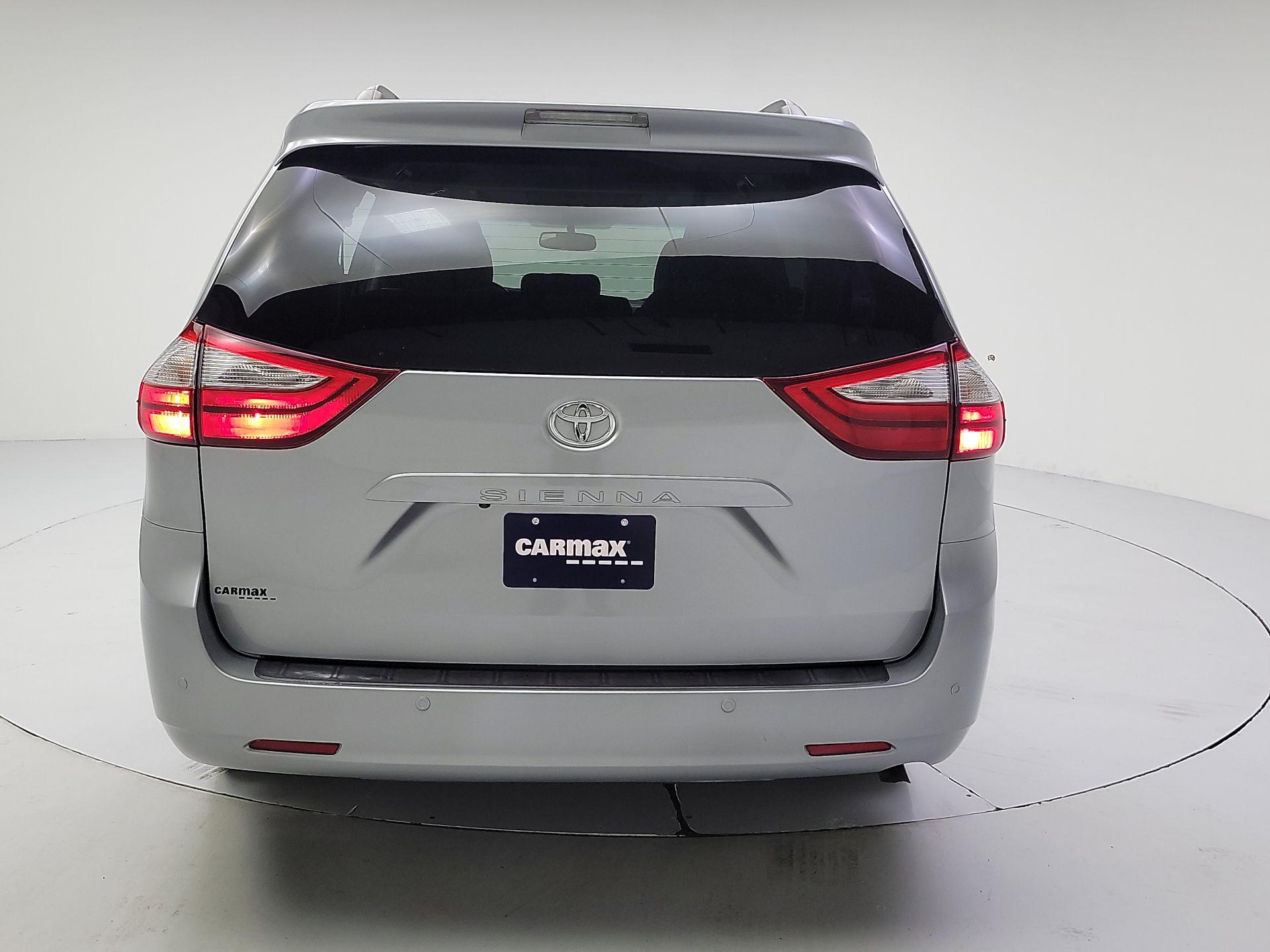 Thumbnail: 2016 Toyota Sienna - 6