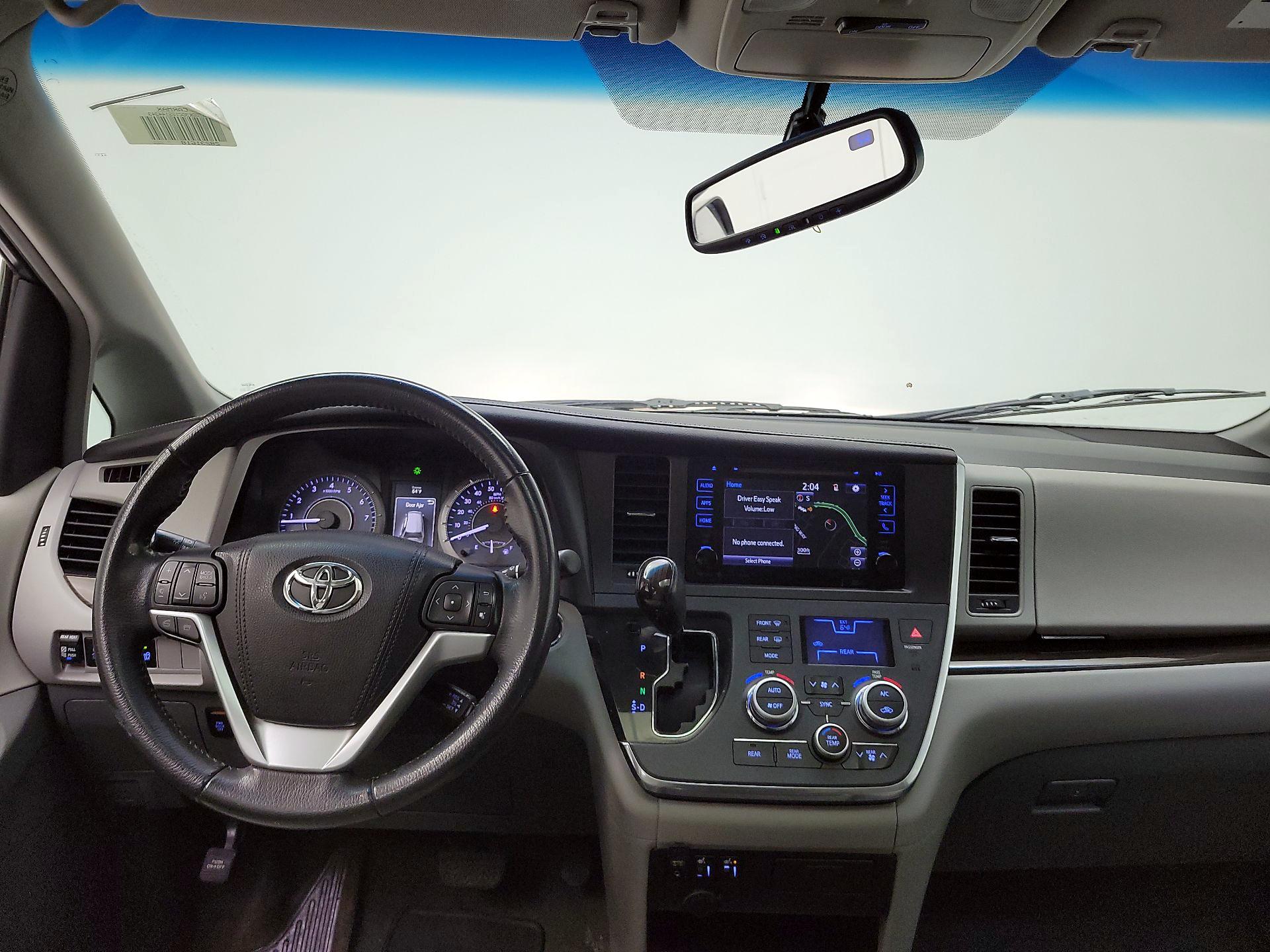 Thumbnail: 2016 Toyota Sienna - 8