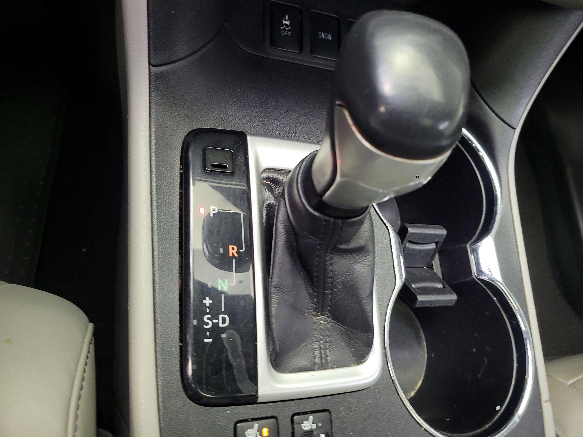 Thumbnail: 2015 Toyota Highlander - 15