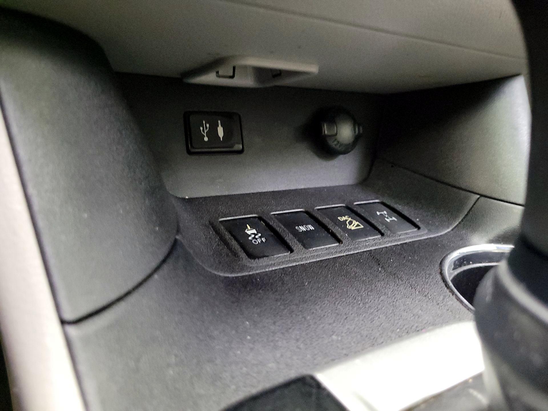 Thumbnail: 2015 Toyota Highlander - 16