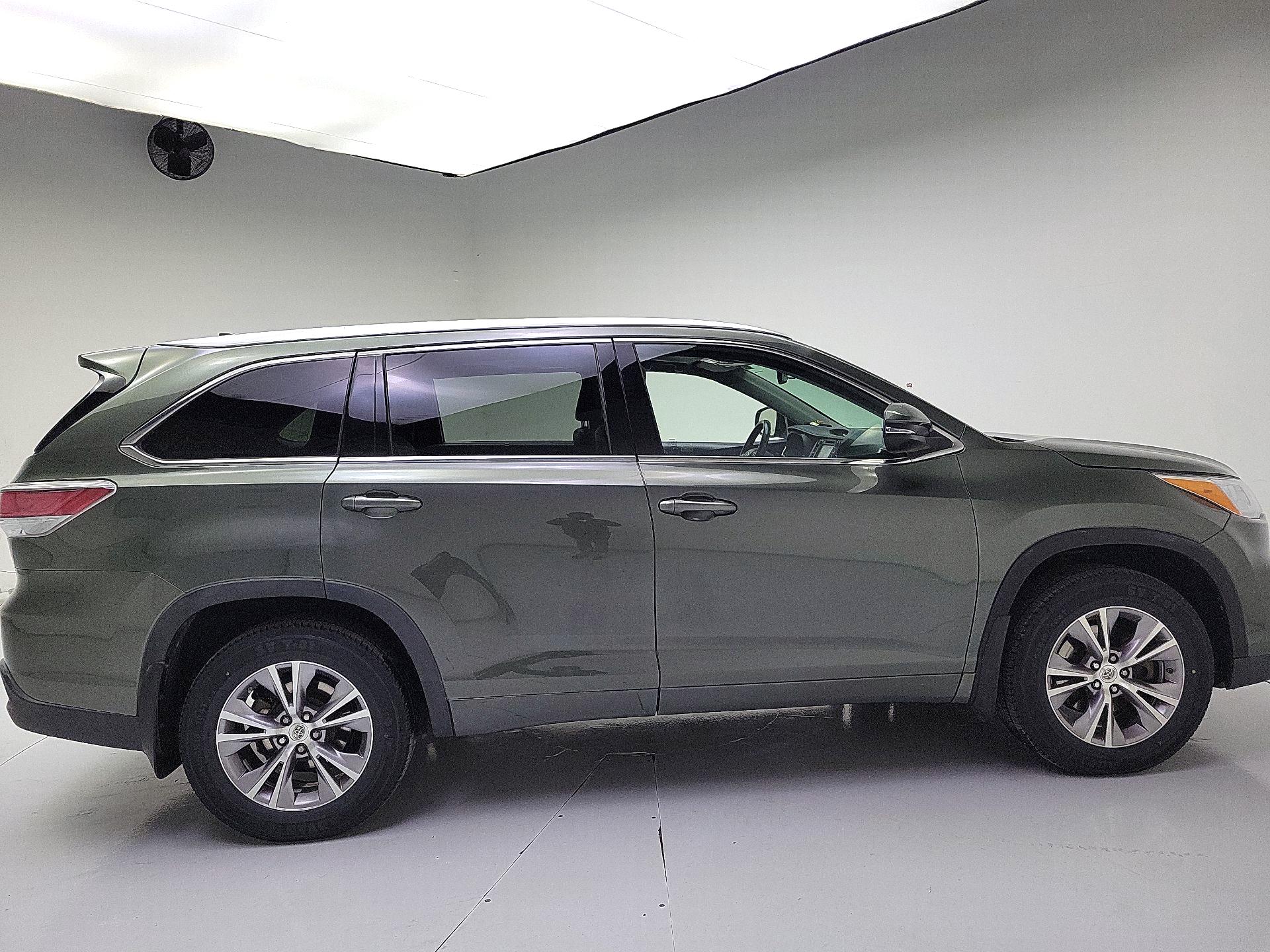 Thumbnail: 2015 Toyota Highlander - 4