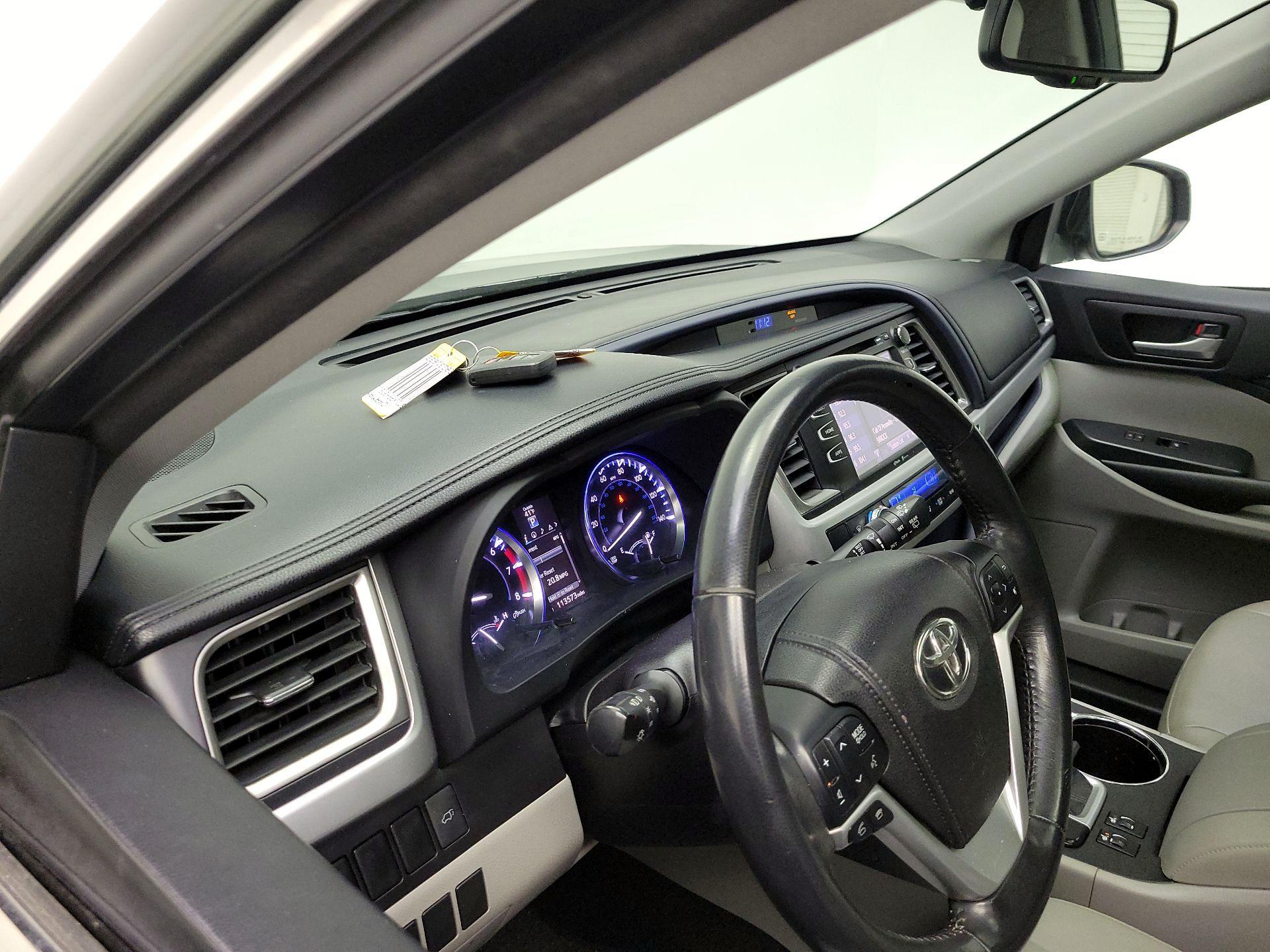 Thumbnail: 2015 Toyota Highlander - 8