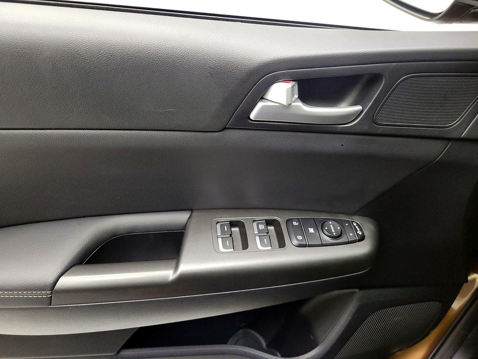 Thumbnail: 2021 Kia Sportage - 10