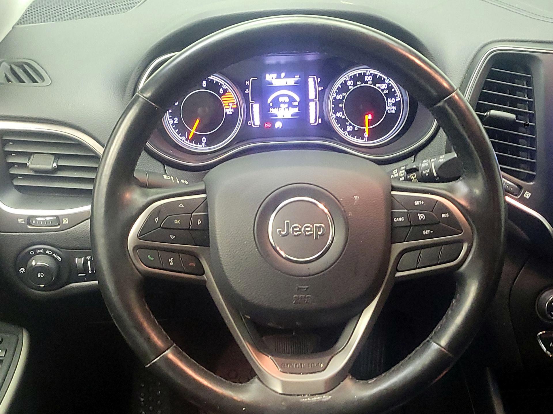 Thumbnail: 2020 Jeep Cherokee - 10