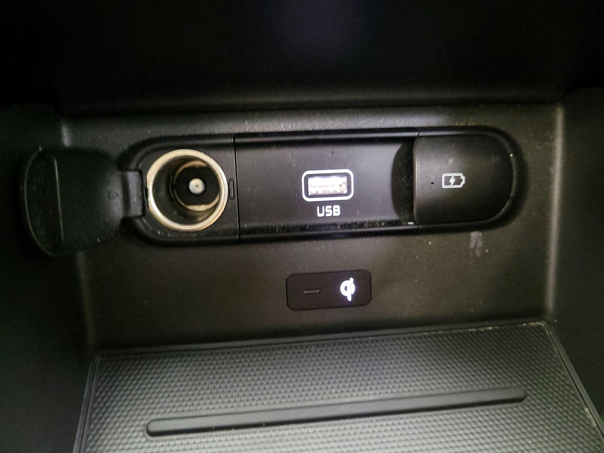 Thumbnail: 2020 Kia Telluride - 17