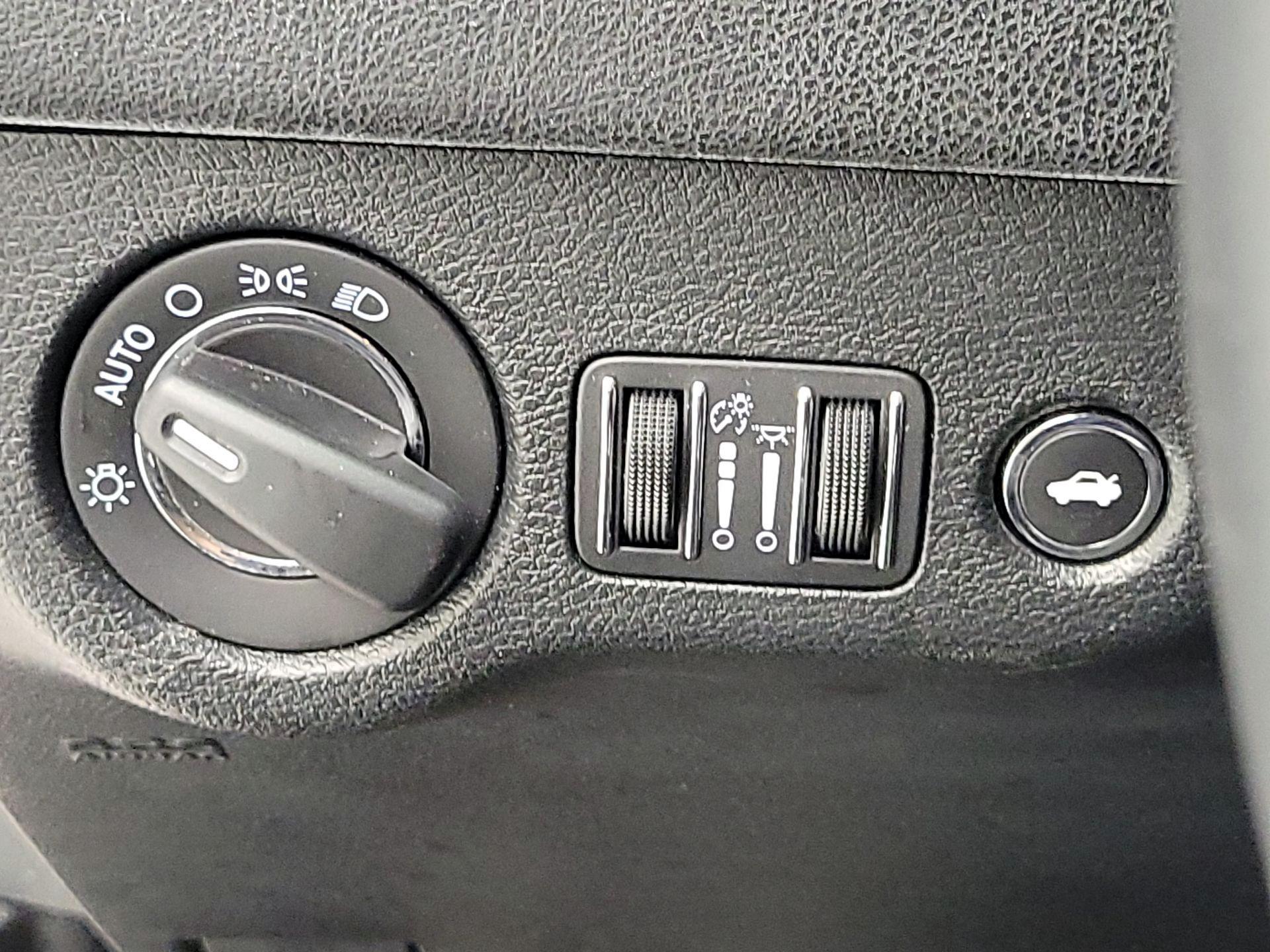 Thumbnail: 2018 Chrysler 300 - 11