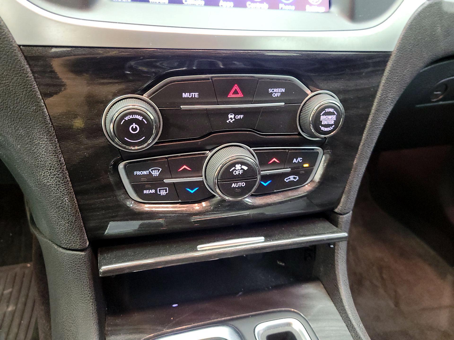 Thumbnail: 2018 Chrysler 300 - 14