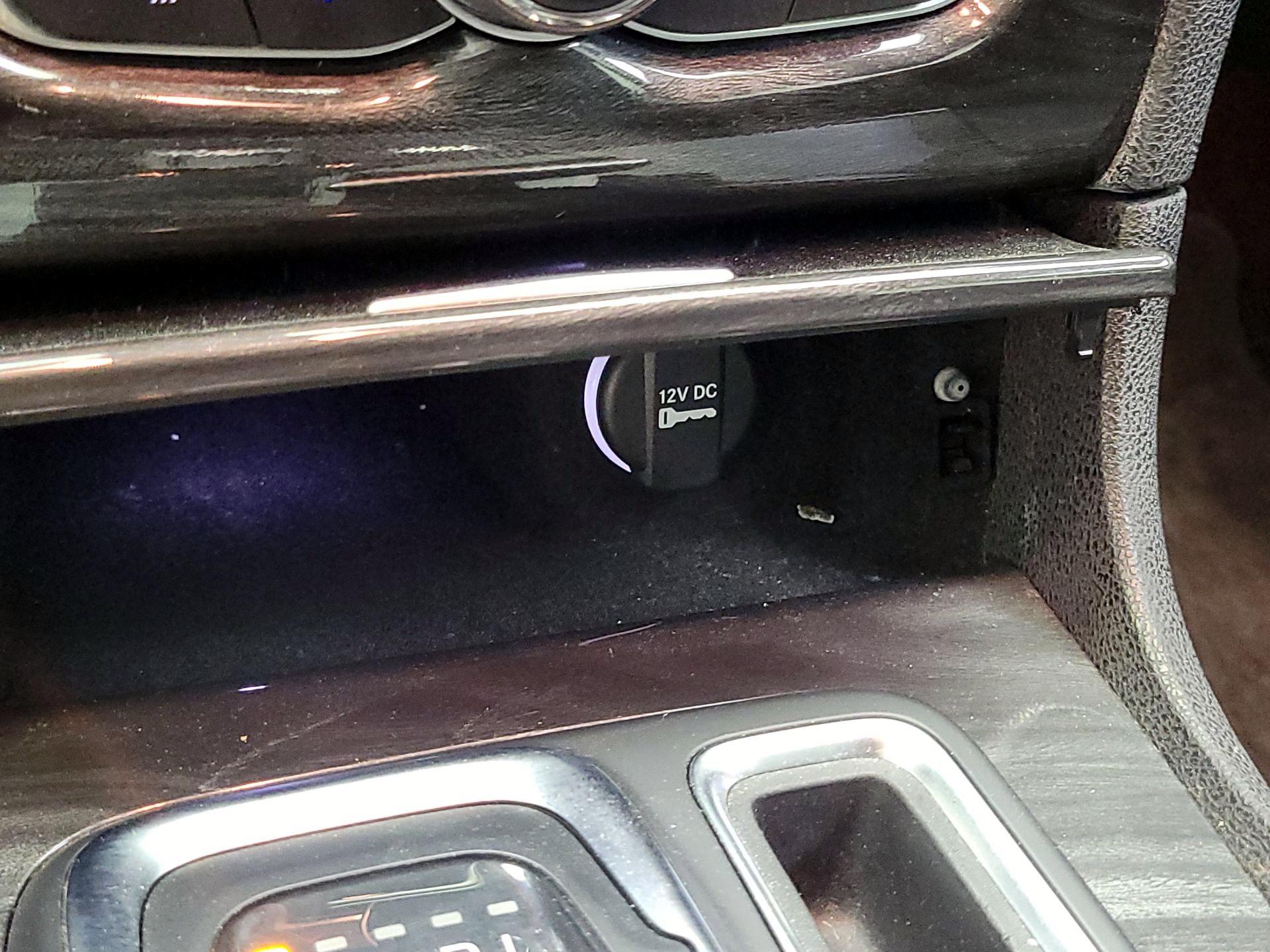 Thumbnail: 2018 Chrysler 300 - 16