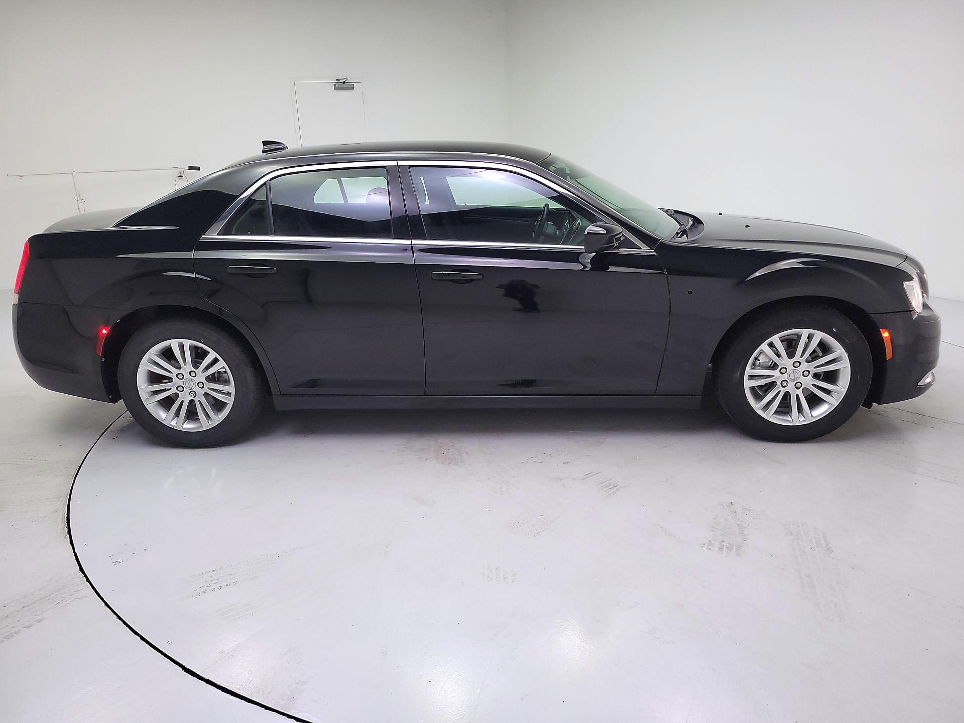 Thumbnail: 2018 Chrysler 300 - 4