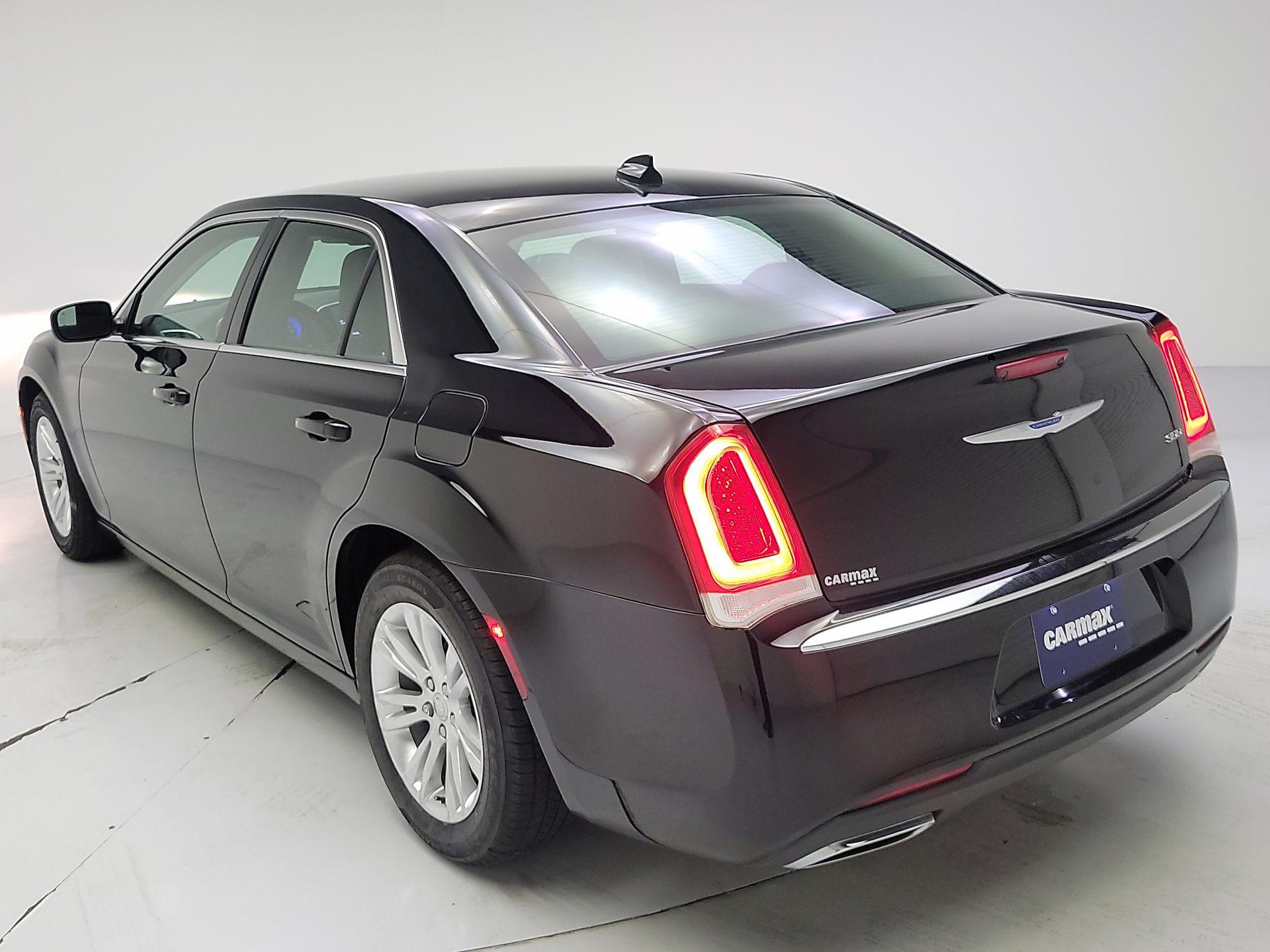Thumbnail: 2018 Chrysler 300 - 7