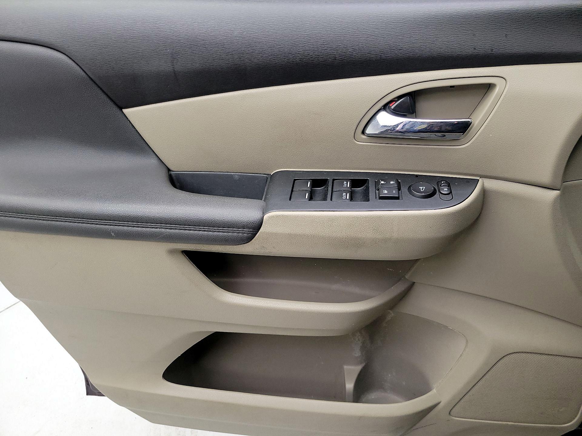 Thumbnail: 2015 Honda Odyssey - 10