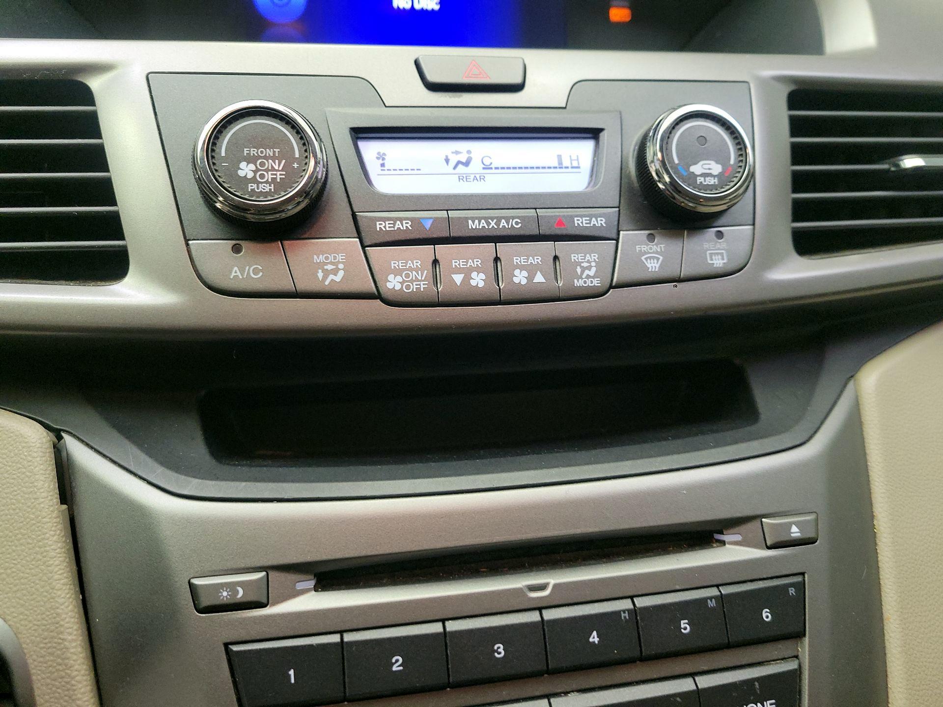 Thumbnail: 2015 Honda Odyssey - 14