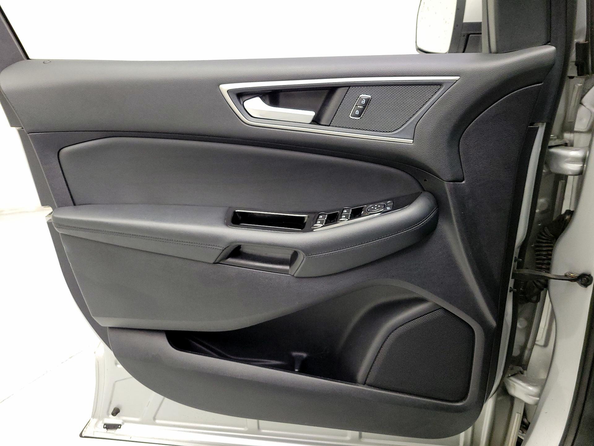 Thumbnail: 2019 Ford Edge - 10