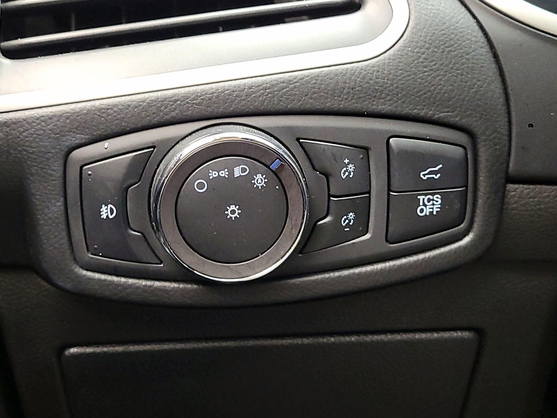 Thumbnail: 2019 Ford Edge - 11