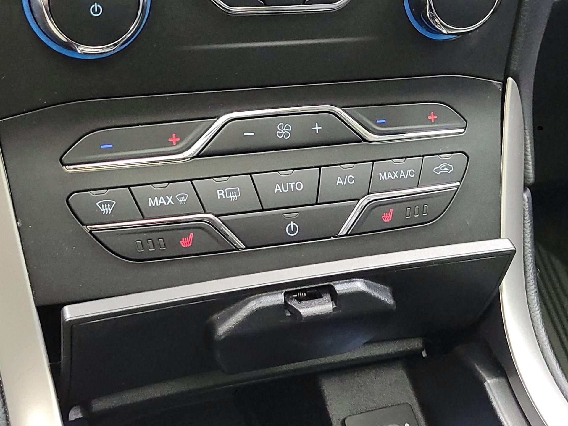 Thumbnail: 2019 Ford Edge - 15