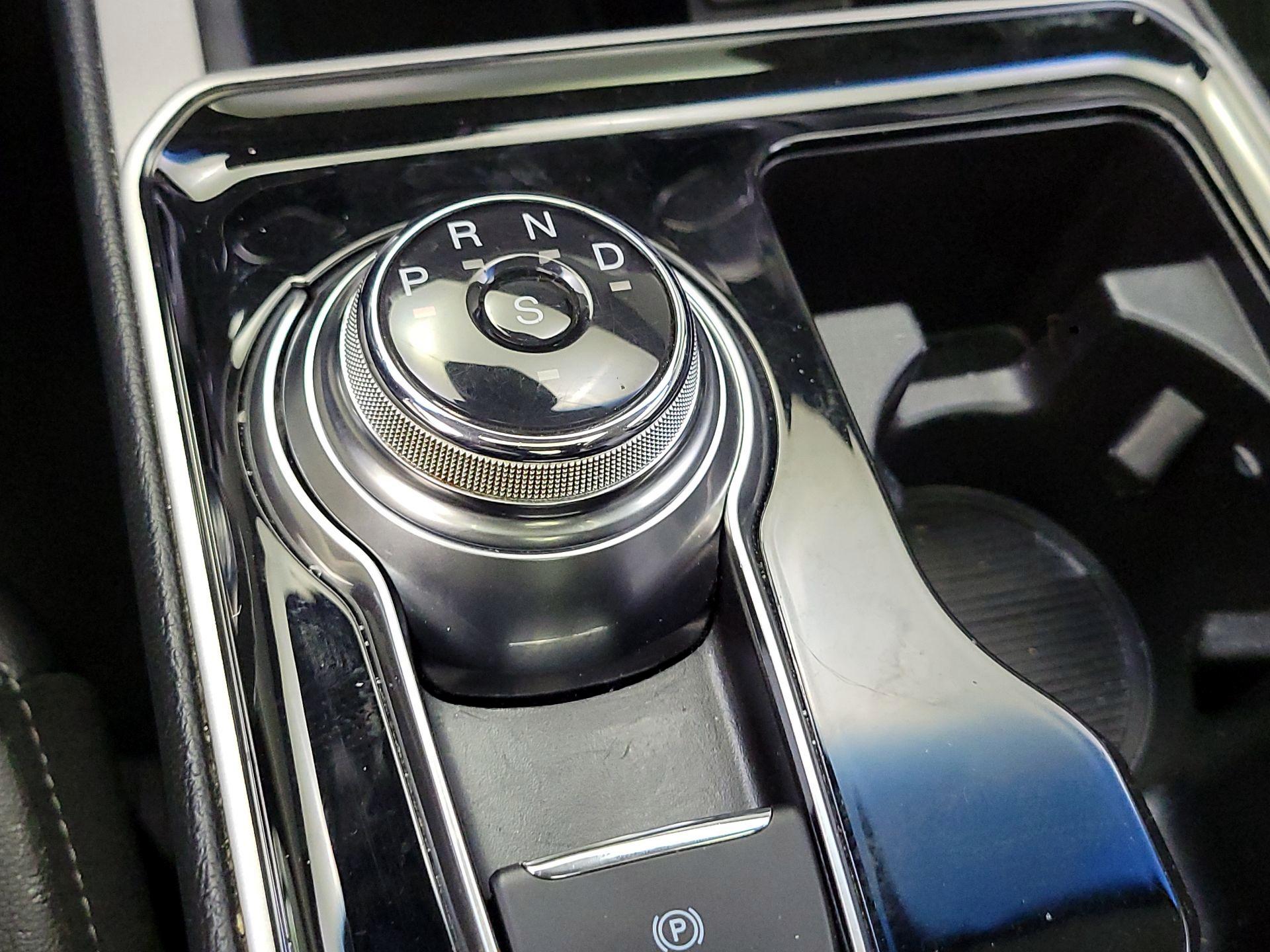 Thumbnail: 2019 Ford Edge - 16