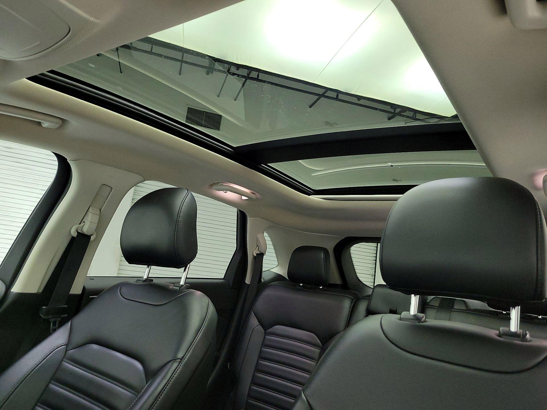 Thumbnail: 2019 Ford Edge - 18