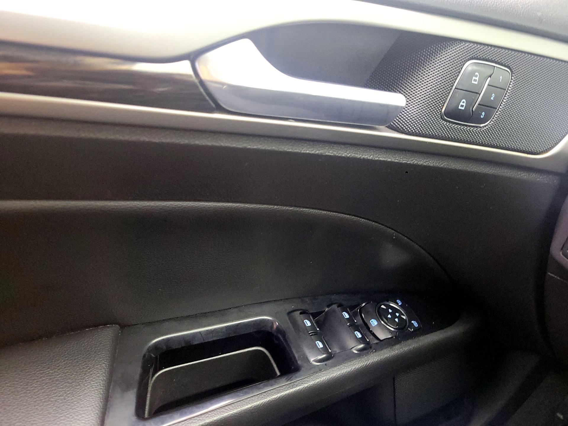 Thumbnail: 2016 Ford Fusion - 10